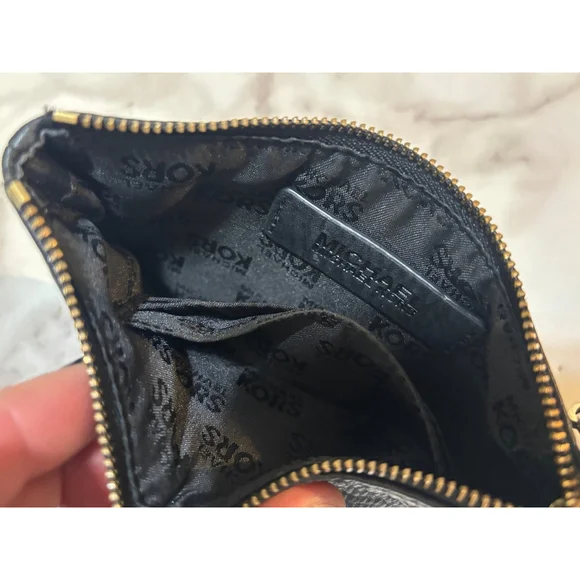 Michael Kors wristlet - Picture 2 of 2